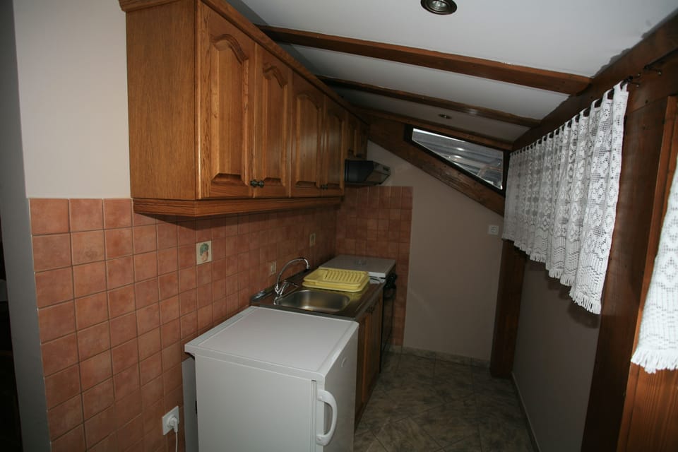 Superior Studio, Balcony | Private kitchenette | Full-size fridge, stovetop, electric kettle, cookware/dishes/utensils