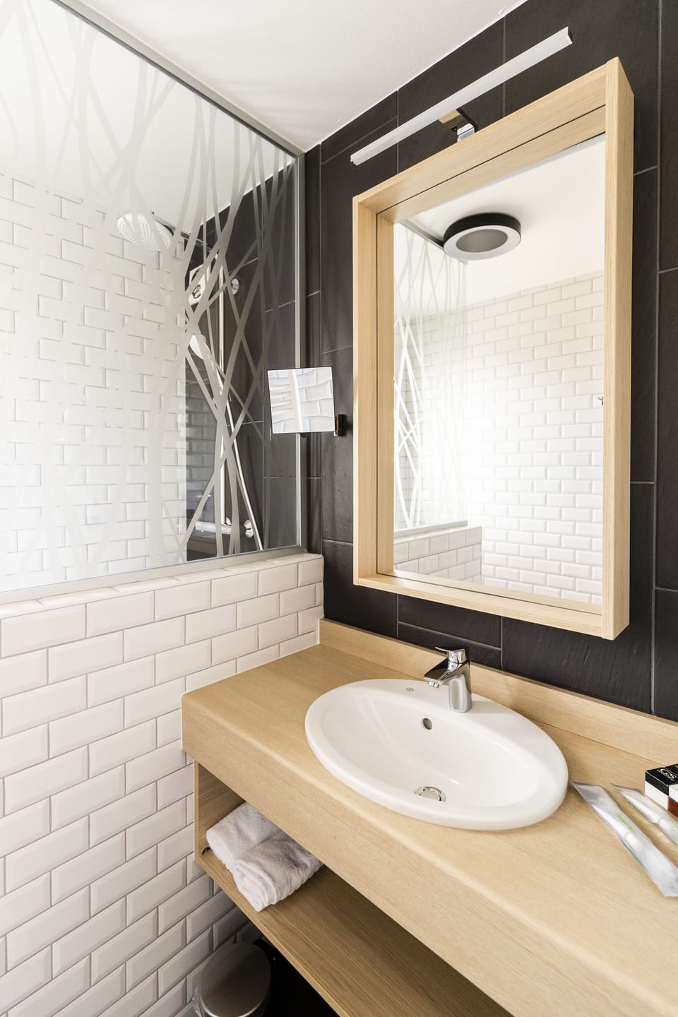 Bathtub, hair dryer, towels