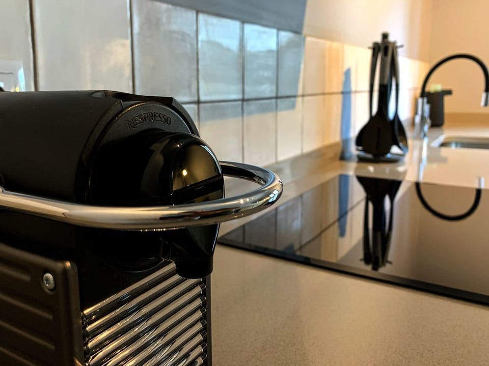Deluxe Suite, 1 Bedroom | Coffee and/or coffee maker