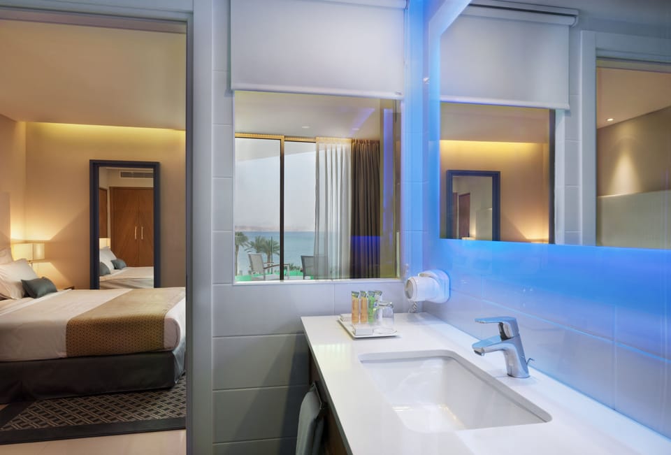 Minibar, in-room safe, desk, free WiFi