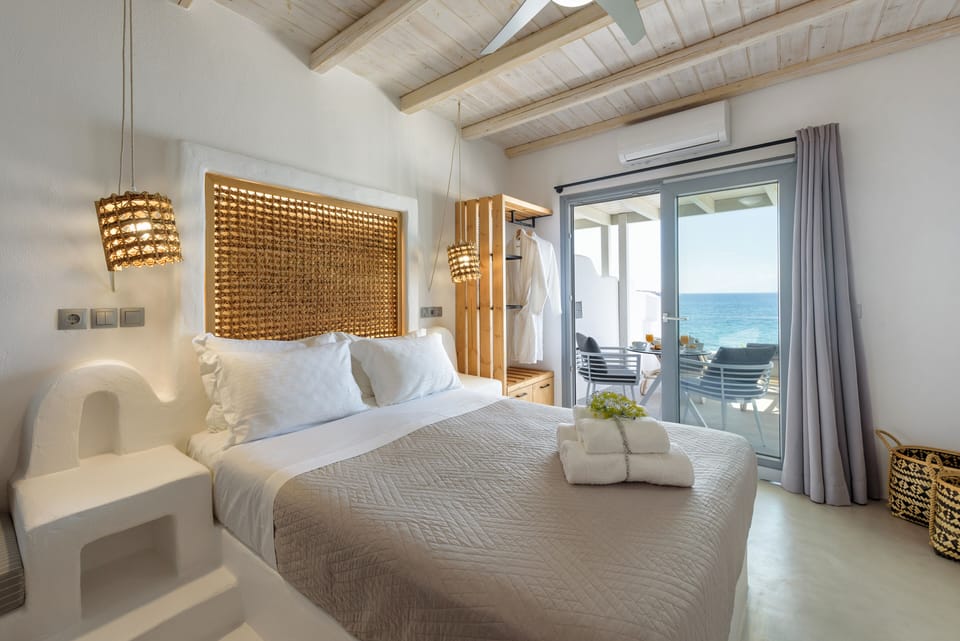 Studio Suite, Sea View | Premium bedding, pillowtop beds, in-room safe, individually decorated