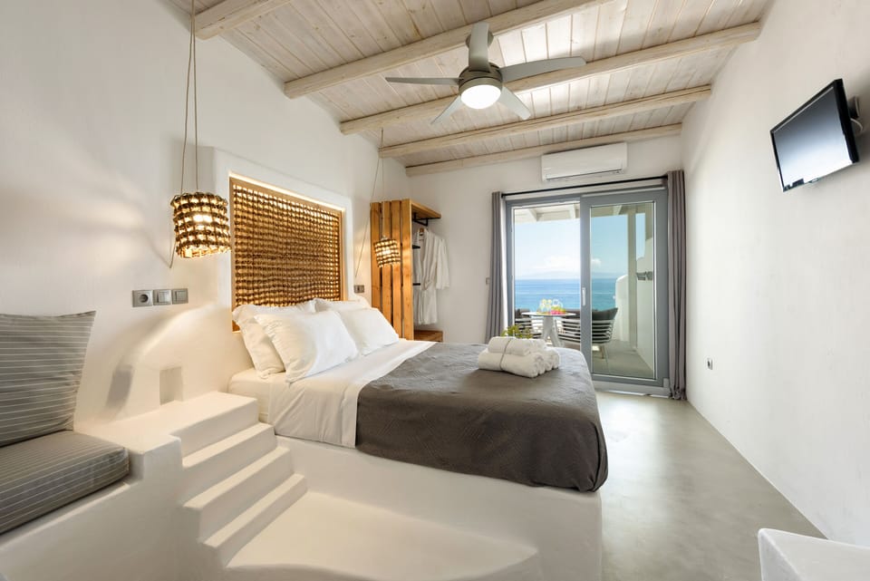 Studio Suite, Sea View | Premium bedding, pillowtop beds, in-room safe, individually decorated