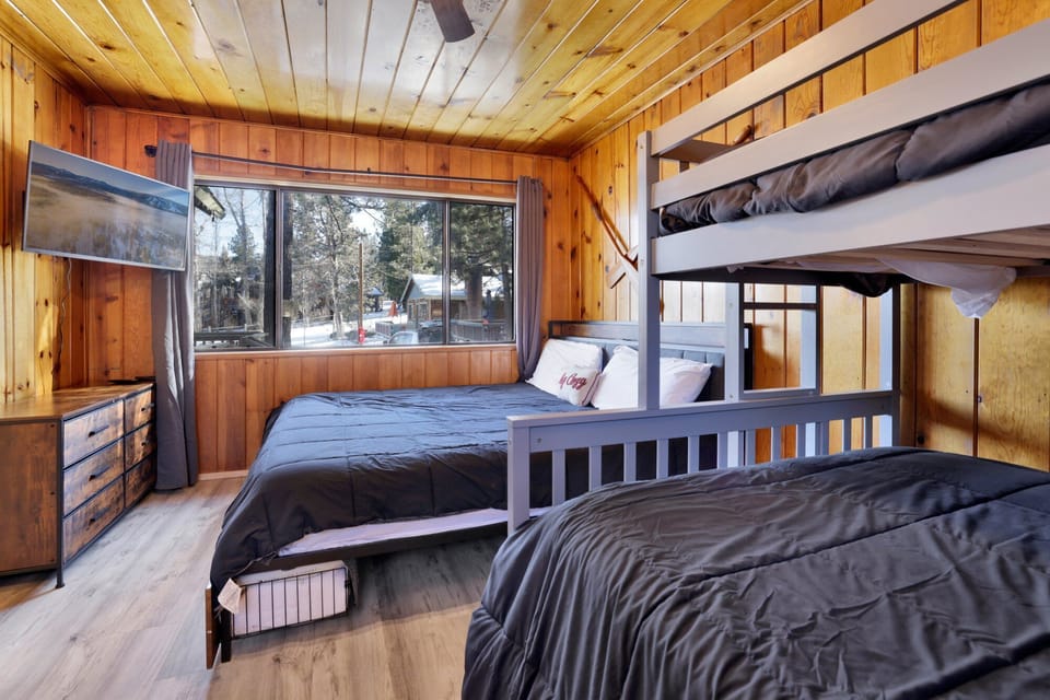 Cabin, Multiple Beds, Hot Tub, Mountain View (107) | 1 bedroom, individually decorated, individually furnished, bed sheets