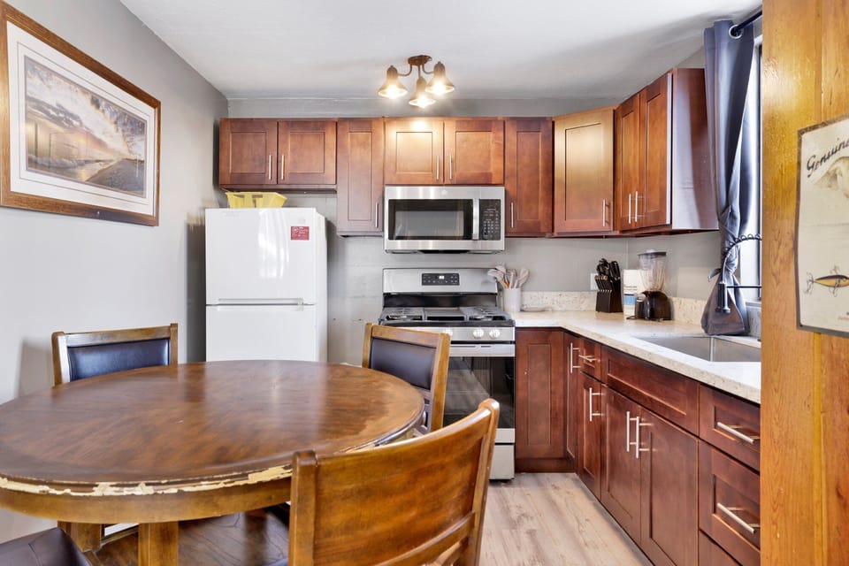 Cabin, Multiple Beds, Hot Tub, Mountain View (107) | Private kitchen