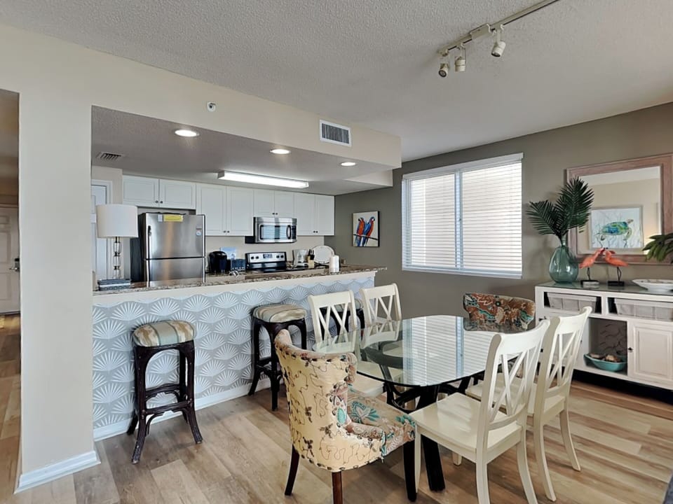 Dining Area - Table for Six