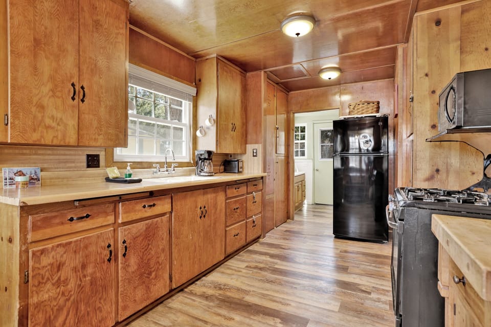 House, Multiple Beds, Hot Tub, Beach View (149) | Private kitchen