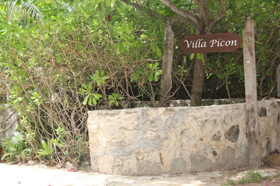 This sign is right at the entrace of the Villa