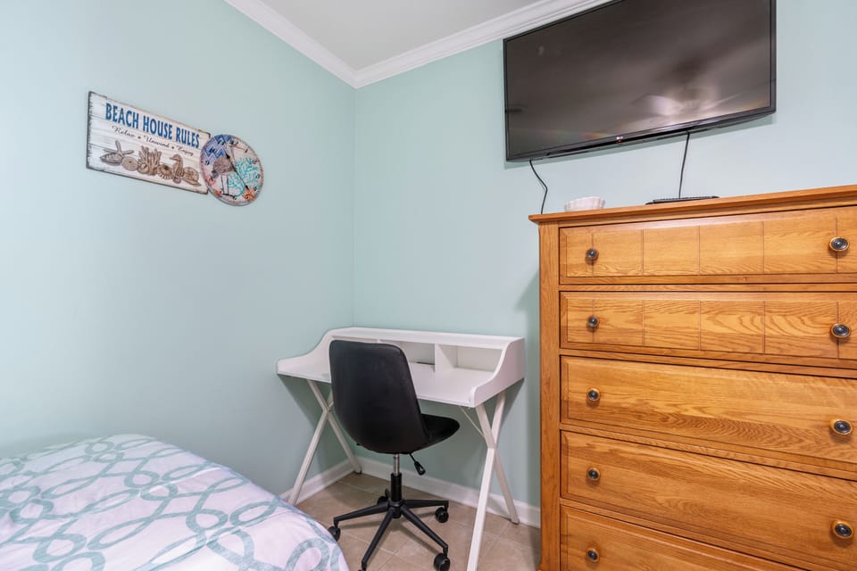 Work Space In 2nd Bedroom