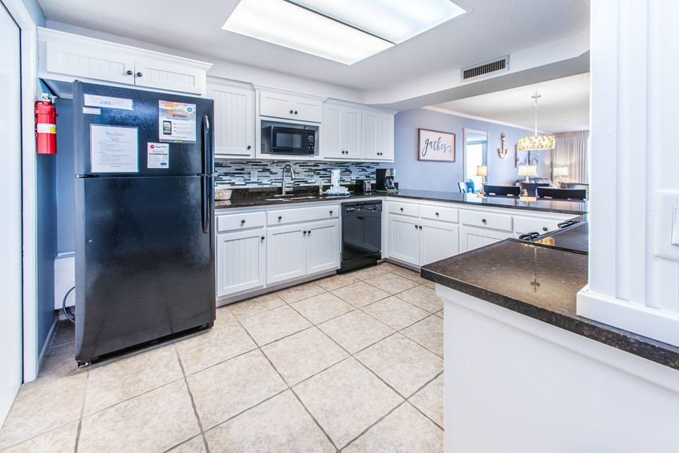 This kitchen has everything you will need!