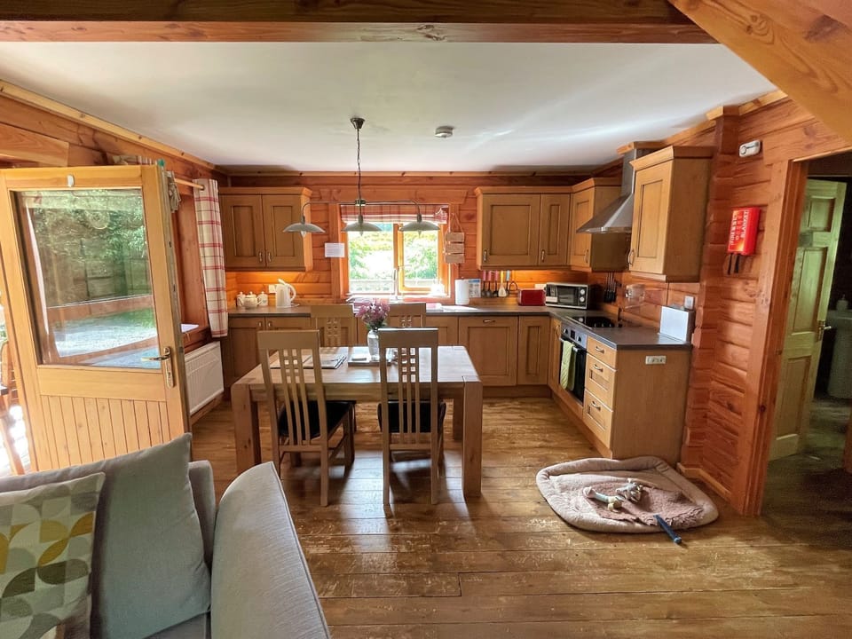 Fully equipped Kitchen and dining area