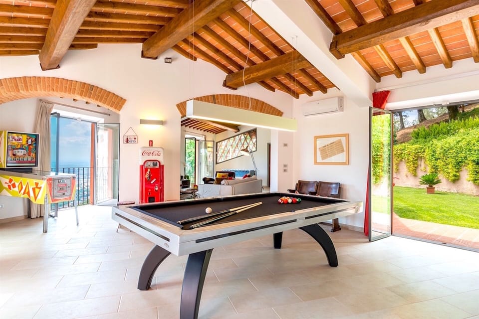 Villa Paolo - living-room with pool