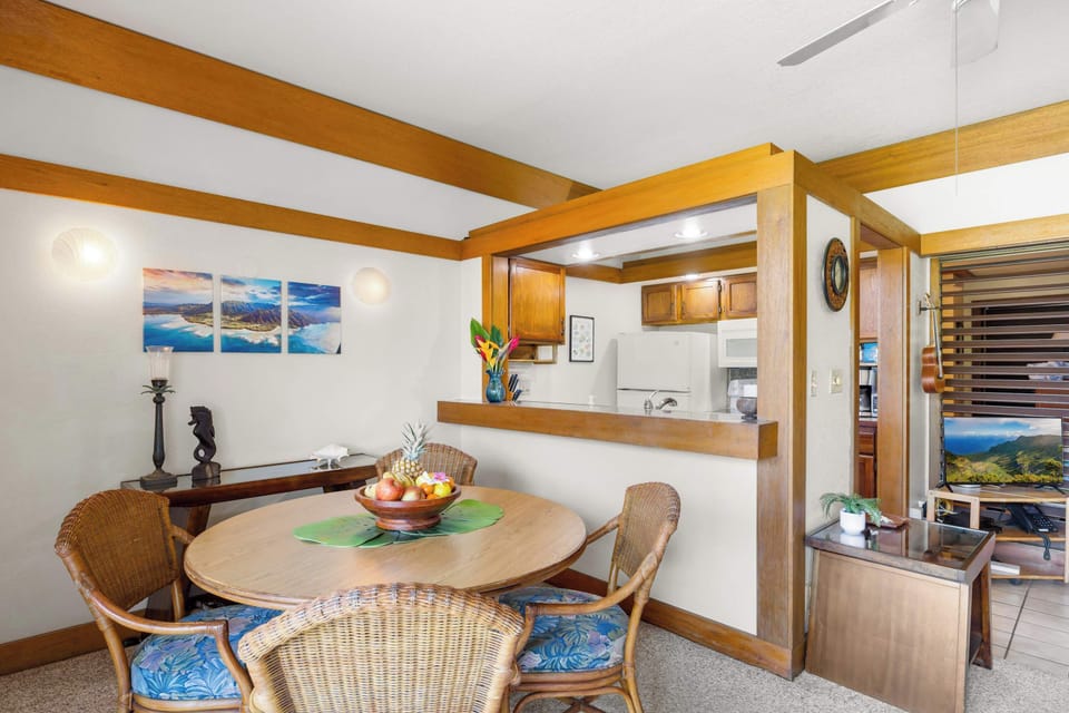 Dining Area & Kitchen