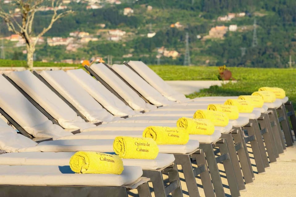 Espreguiçadeiras piscina exterior