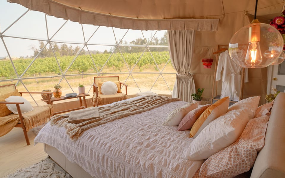 Panoramic Tent with Outdoor Tub (Amarone Glampers Dome) | Minibar, individually decorated, individually furnished, blackout drapes