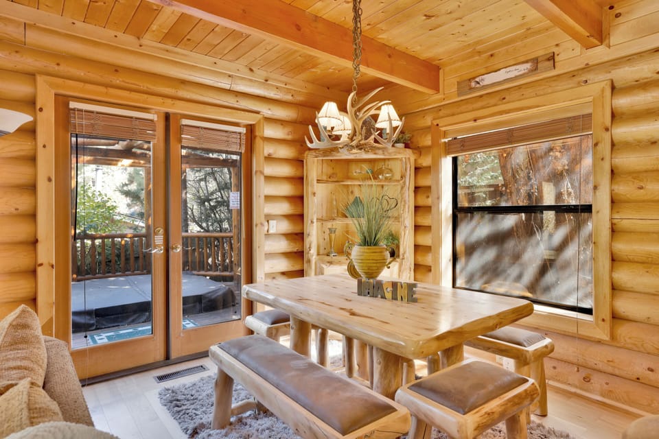 House, Hot Tub, Mountain View (177) | 3 bedrooms, individually decorated, individually furnished, bed sheets