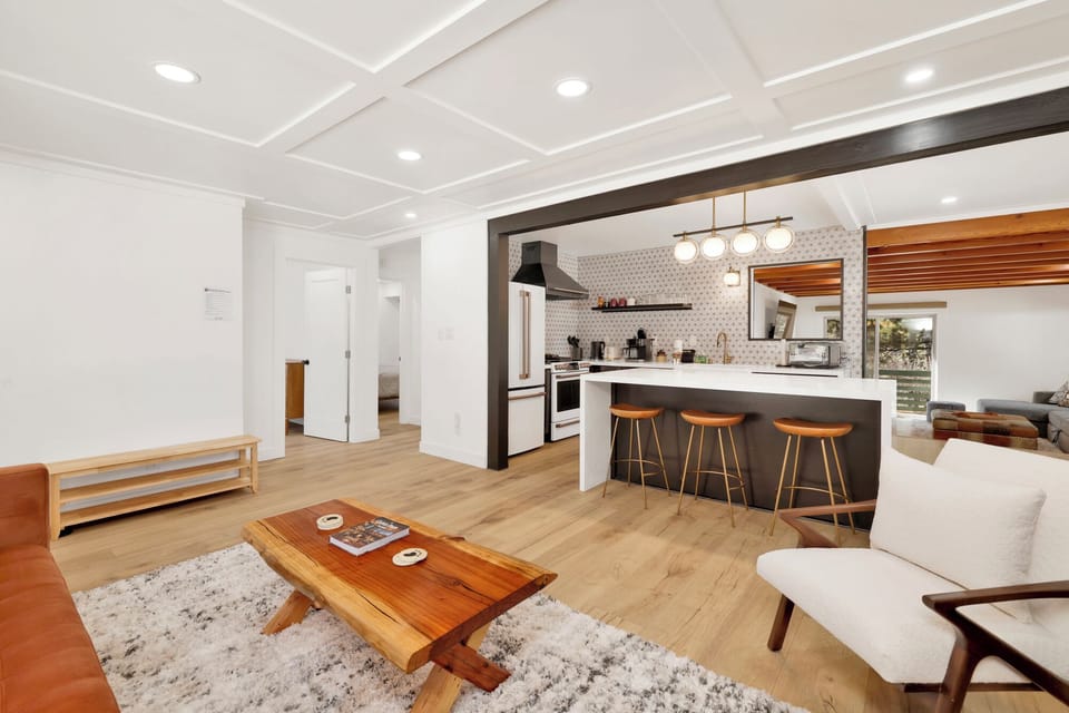 House, Multiple Beds, Balcony, Mountain View (234) | Living area | Fireplace