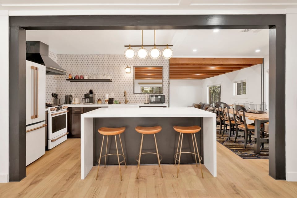 House, Multiple Beds, Balcony, Mountain View (234) | Private kitchen