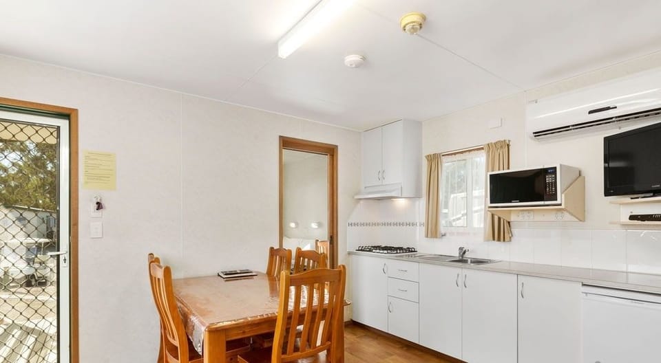 Family Cabin | In-room dining