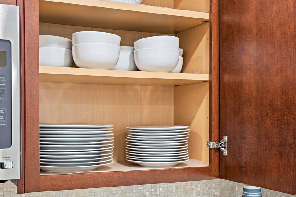 The necessary dining ware 