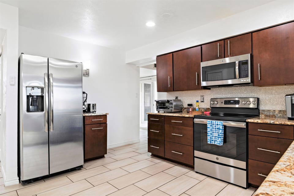 Bright and Spacious kitchen, totally equipped 