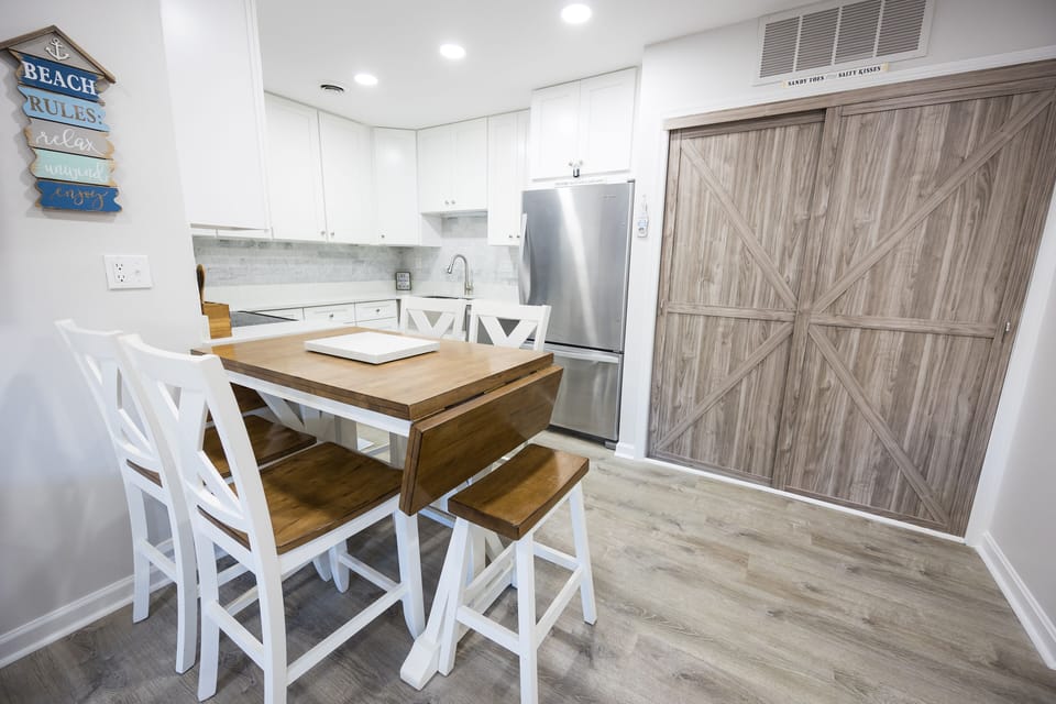 Extendable Dining Table, can seat up to 6 