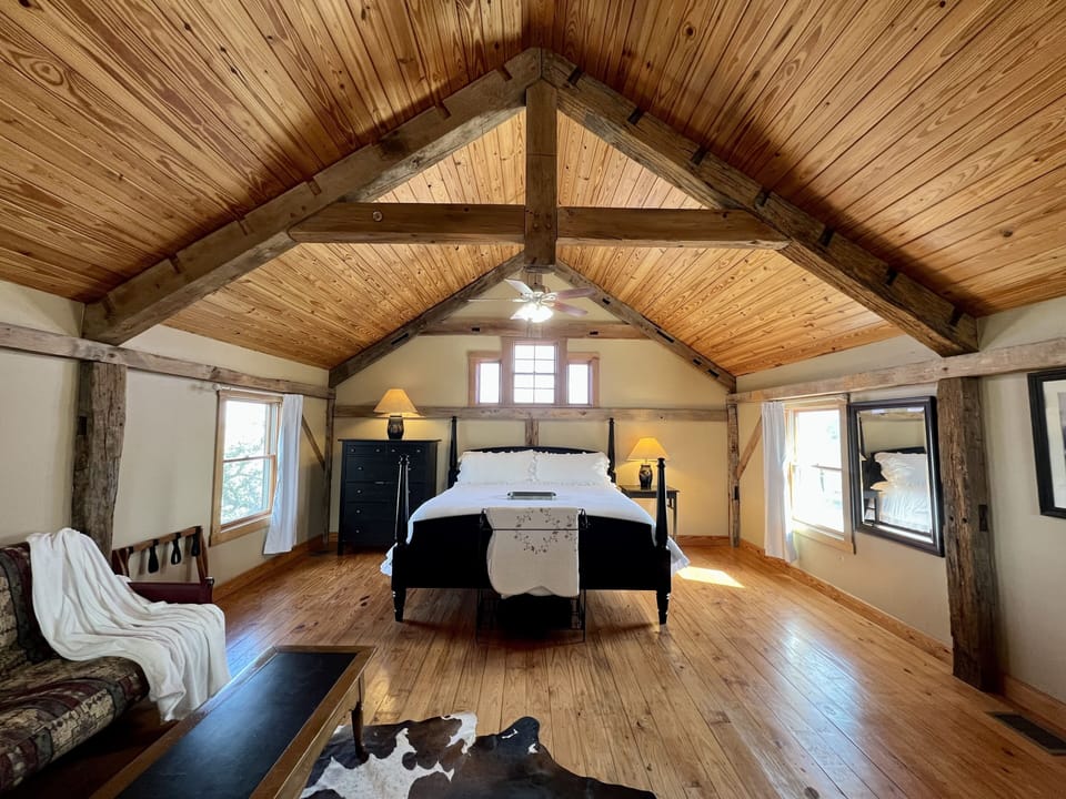 The loft features a lush king sized bed & pull out couch for extra guests.
