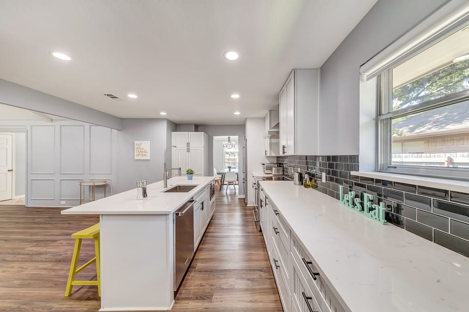 Spacious open kitchen to interact with friends and family.