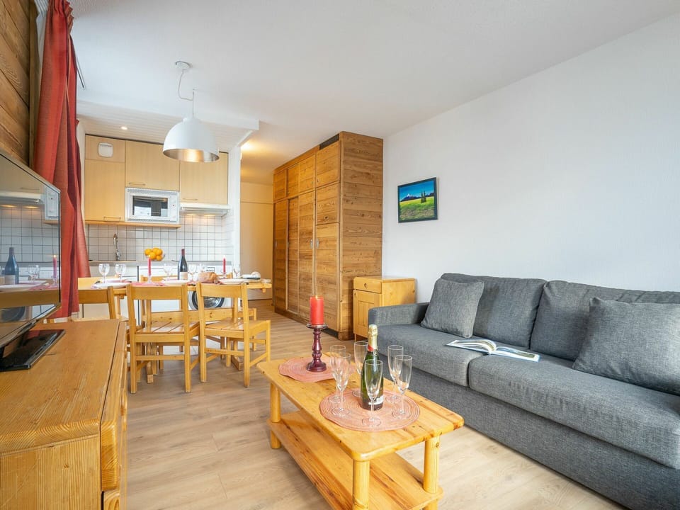 Furniture, Couch, Property, Table, Wood, Living Room, Lighting, Interior Design, Studio Couch, Floor