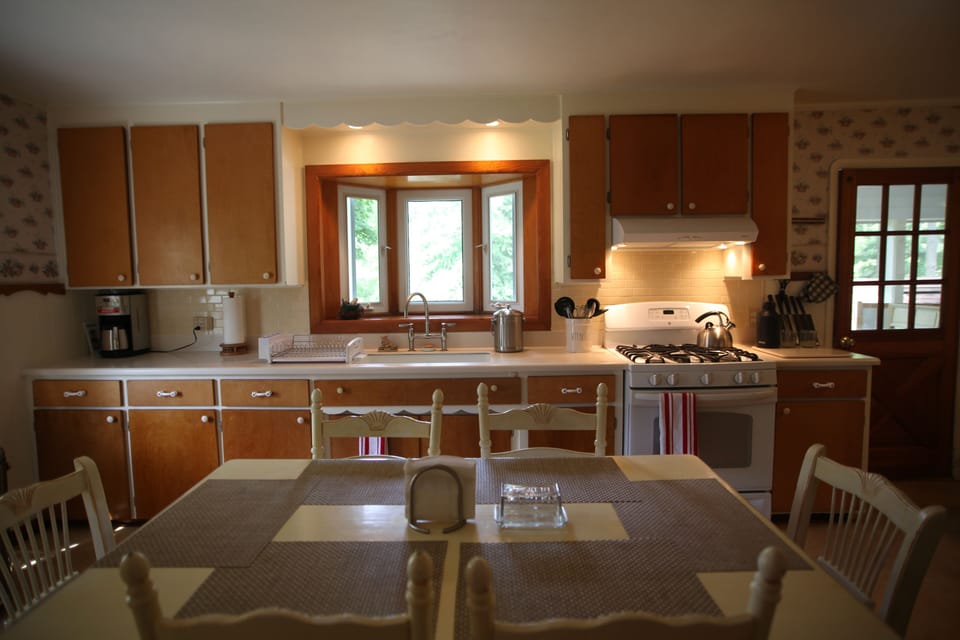 Eat in kitchen with seating for 6+
