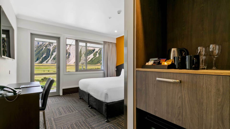 Mt Cook Lodge Room Valley View with 1 King Bed | In-room safe, iron/ironing board, cribs (free), WiFi (free)