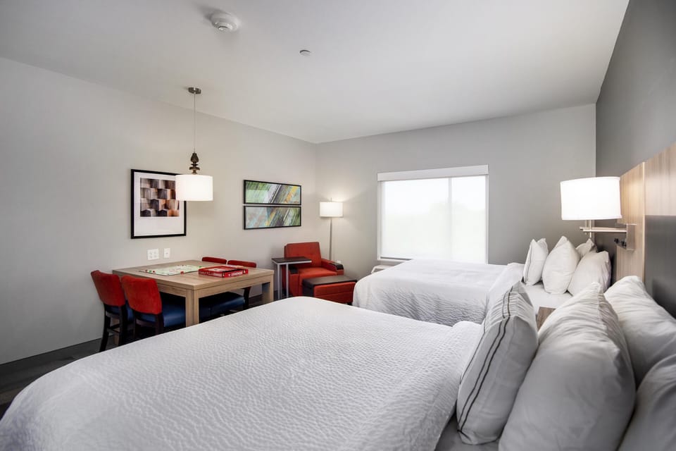 1 bedroom, desk, laptop workspace, blackout drapes
