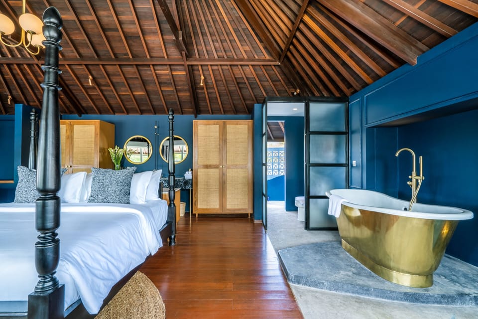 The Peak | Minibar, in-room safe, individually decorated, individually furnished