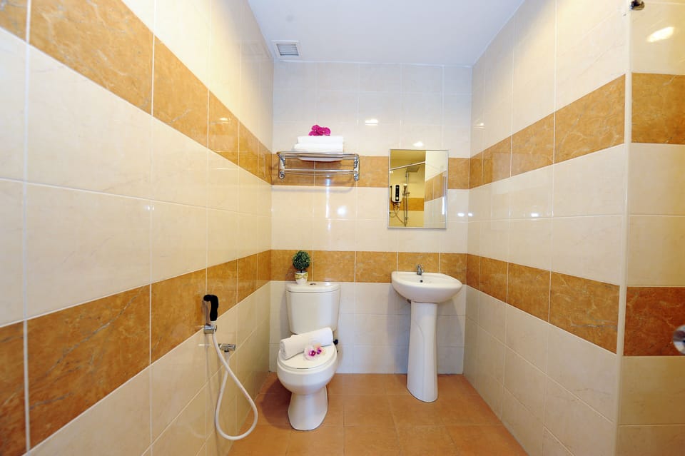 Twin Room | Bathroom | Shower, slippers, towels