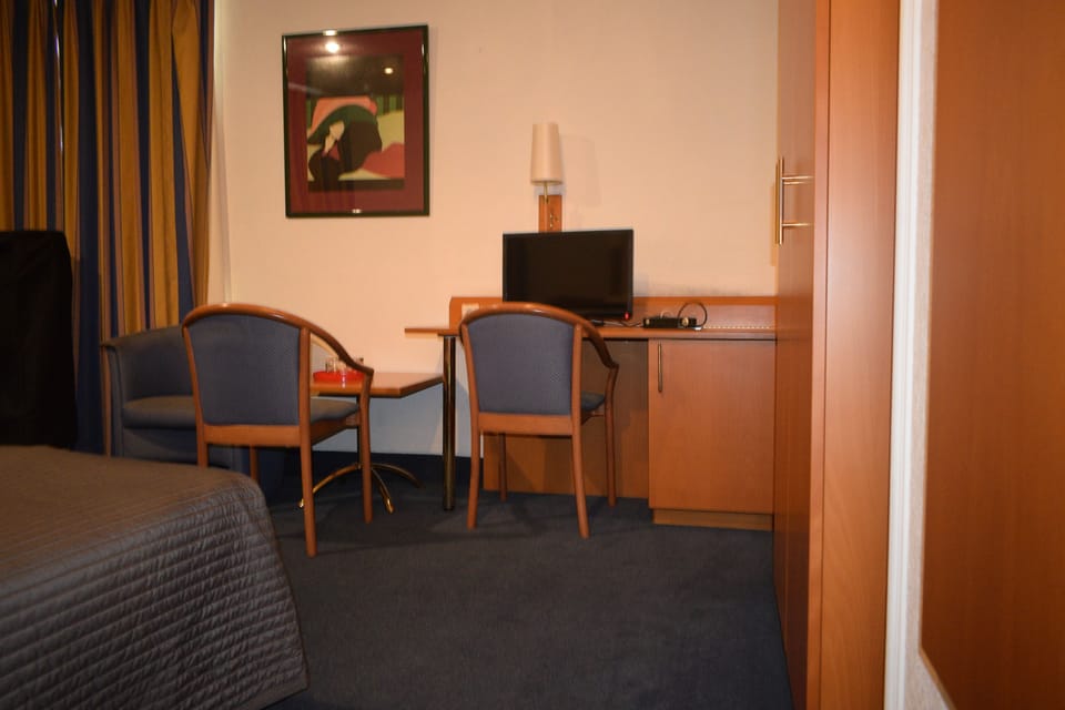 Basic Twin Room | Desk, rollaway beds, free WiFi, bed sheets