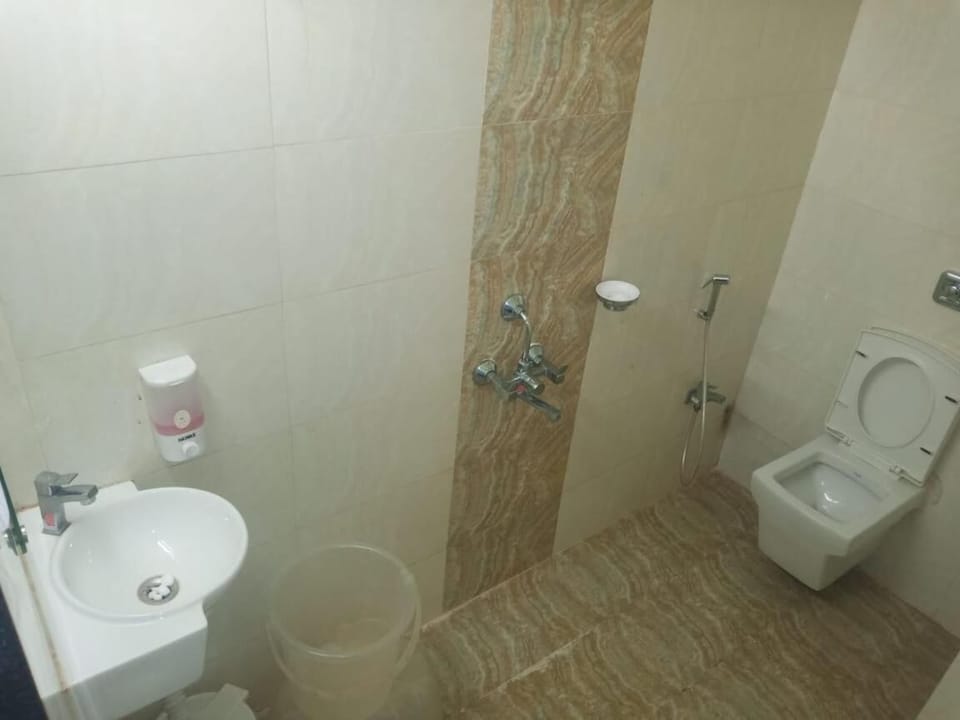 Shower, towels
