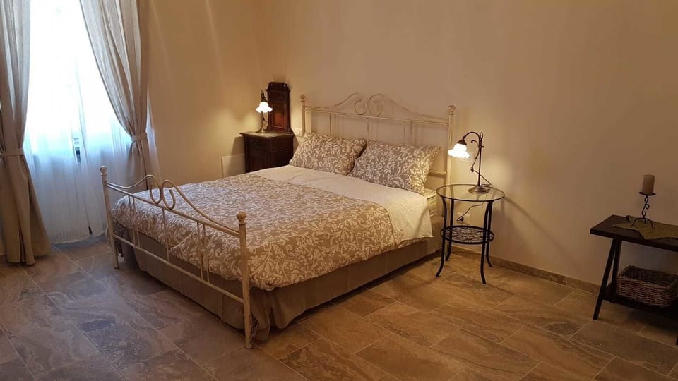 Triple Room | Down comforters, laptop workspace, soundproofing, free WiFi