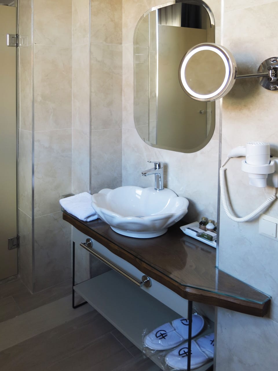 Family Room, Sea View | Bathroom | Shower, rainfall showerhead, designer toiletries, hair dryer