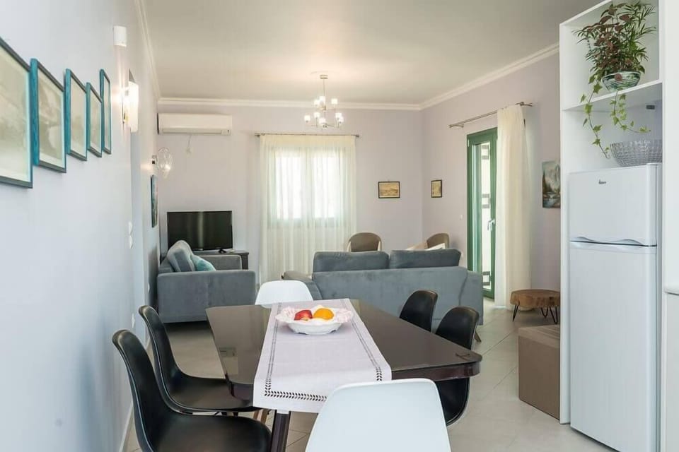 Family Villa, Private Pool | In-room dining