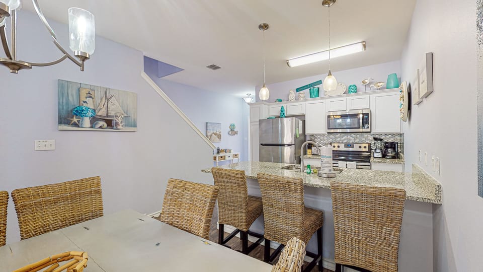 Breakfast Bar with Seating for 3