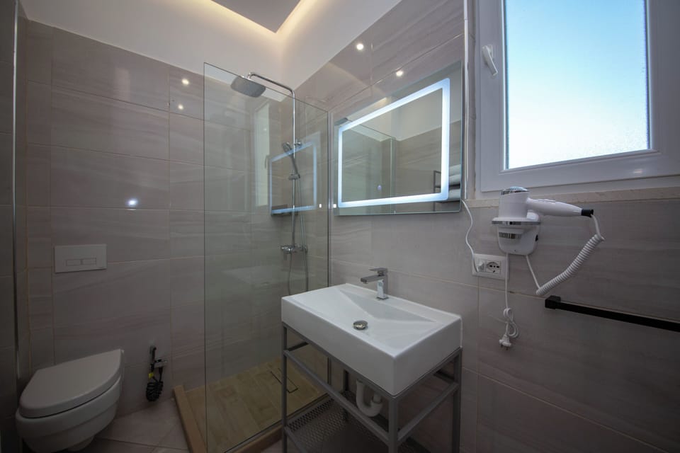 Triple Room, Balcony, Sea View | Bathroom | Shower, free toiletries, hair dryer, towels