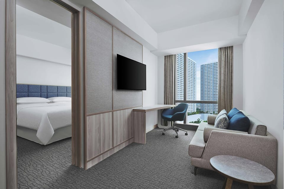 Junior Suite, 1 King Bed, Non Smoking | Frette Italian sheets, premium bedding, in-room safe, desk
