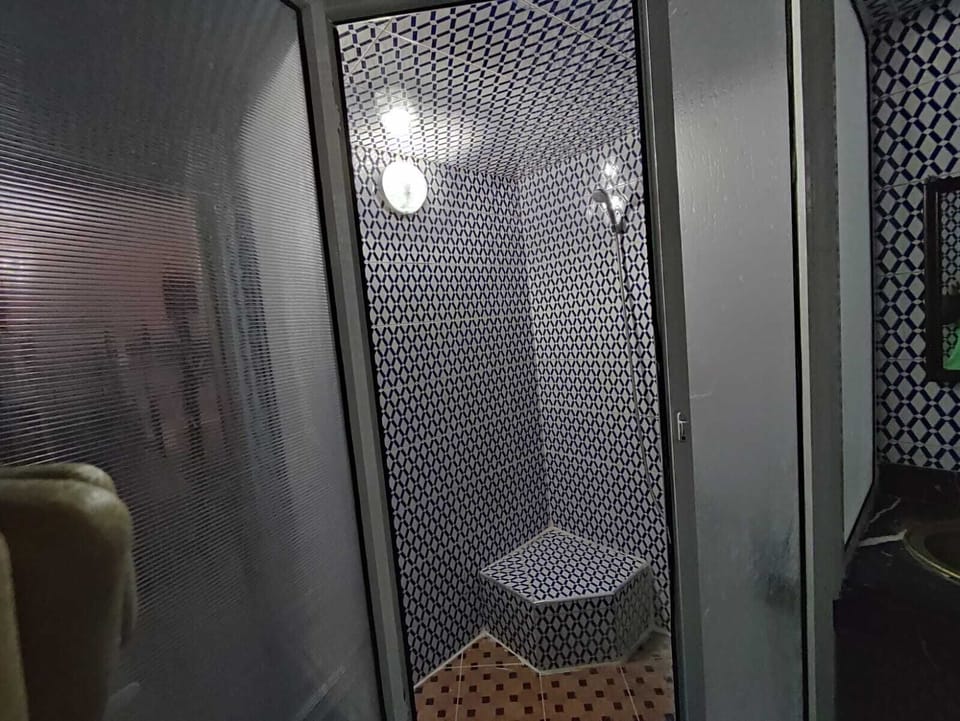 Safae Suite Deluxe | Bathroom | Separate tub and shower, free toiletries, hair dryer, bathrobes