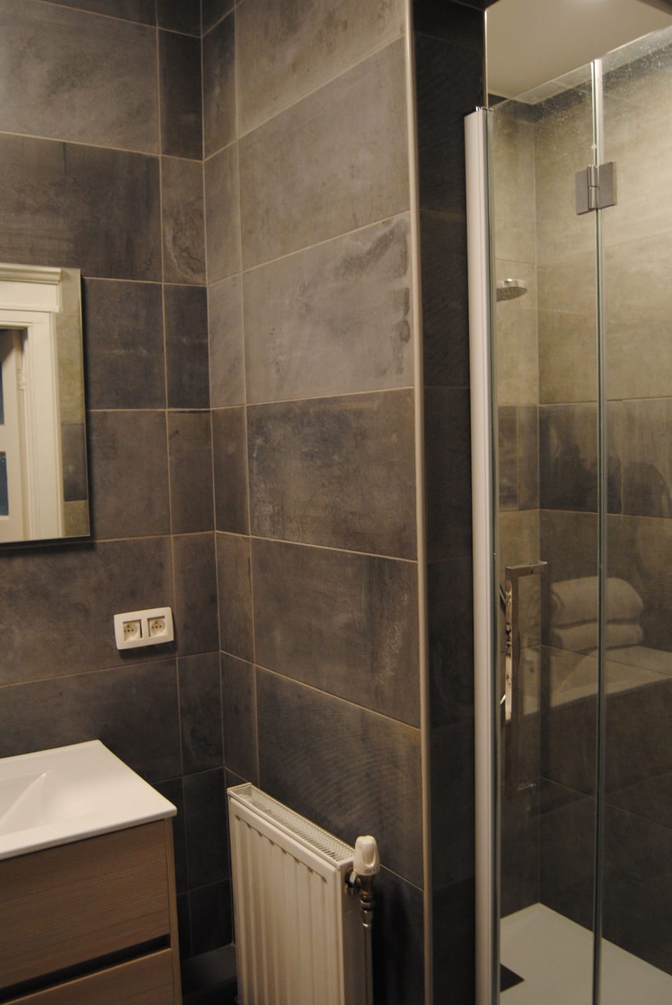 Family Room (Standard) | Bathroom | Free toiletries, hair dryer, towels, toilet paper