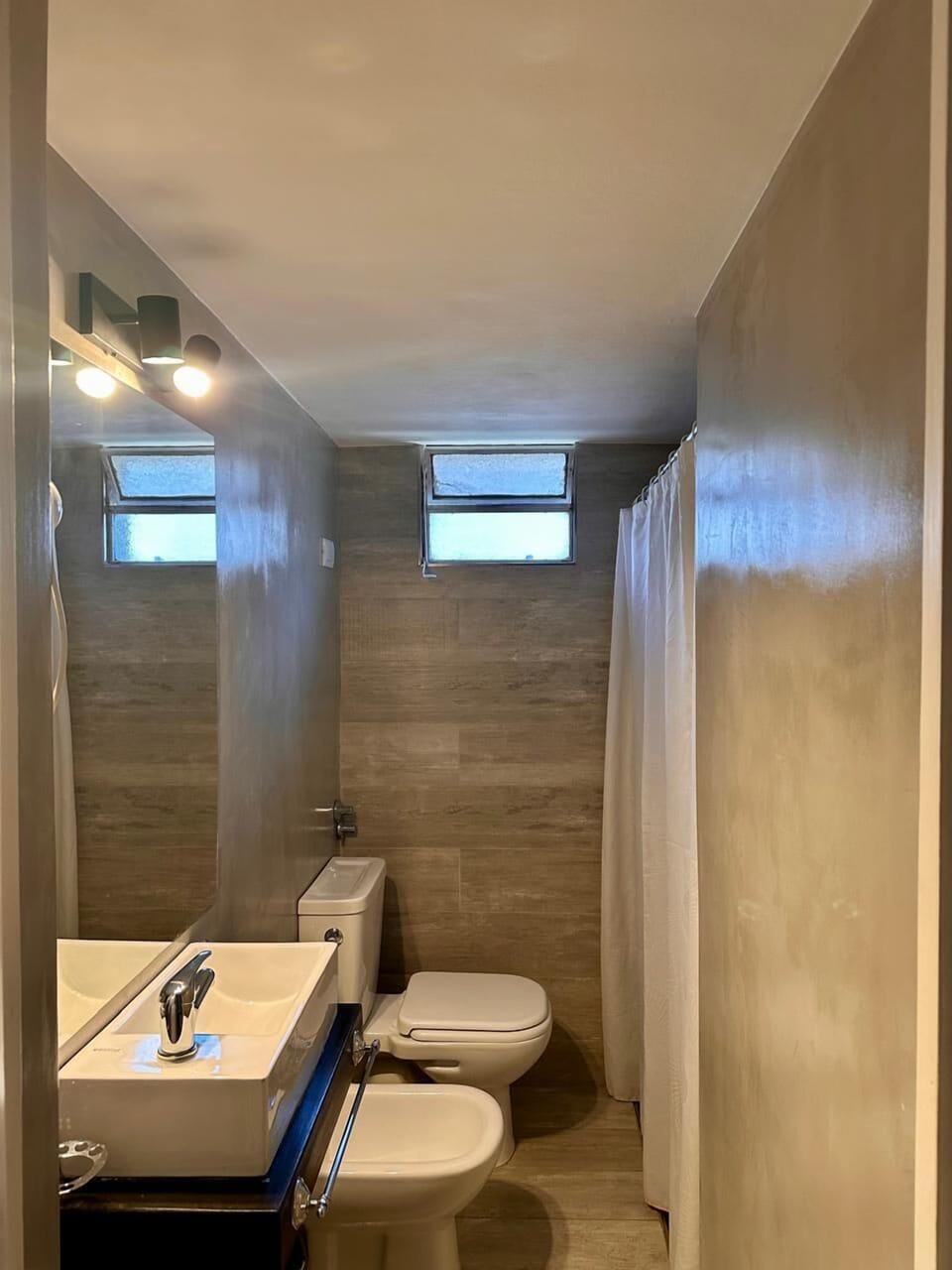 Shower, free toiletries, hair dryer, bidet