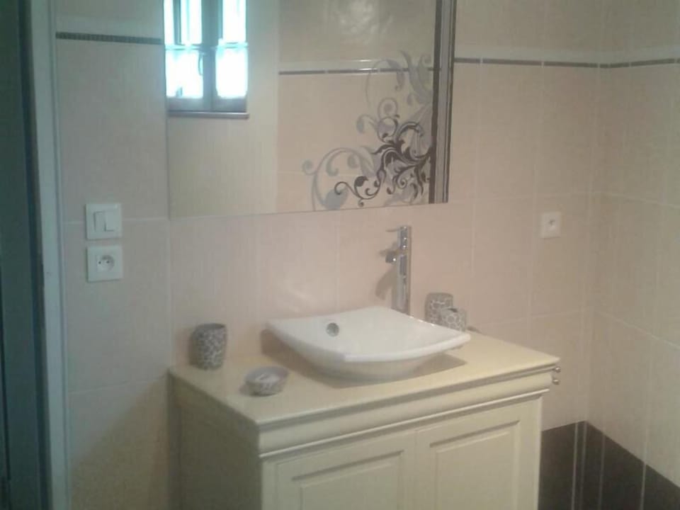 Quadruple Room (La Rose des Sables) | Bathroom sink