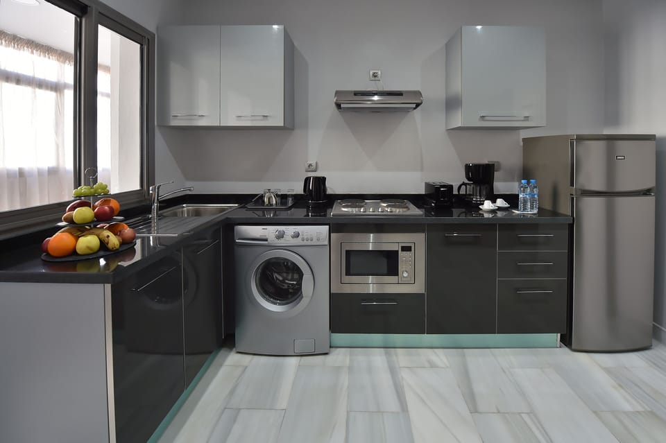 Suite, Balcony (Le Blue) | Private kitchen | Espresso maker, coffee/tea maker, electric kettle