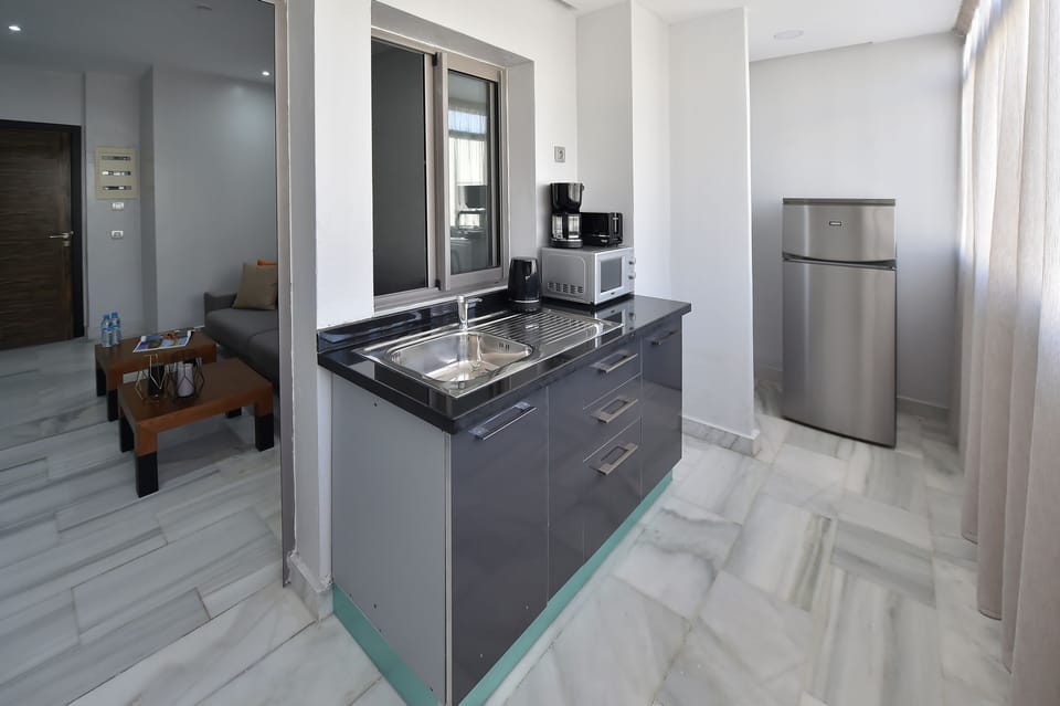 Junior Suite (Le Grand Studio) | Private kitchen | Espresso maker, coffee/tea maker, electric kettle