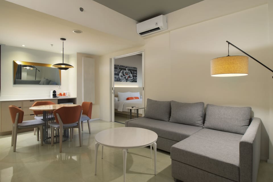 HARRIS Suite | Minibar, in-room safe, desk, free WiFi