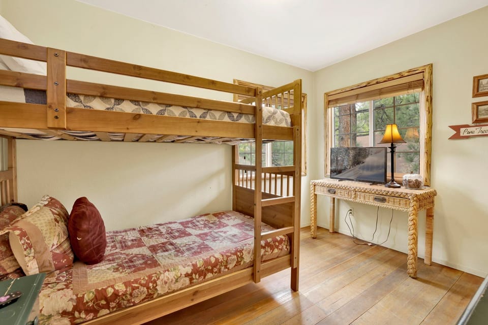 House, Multiple Beds, Balcony, Mountain View (537) | 4 bedrooms, individually decorated, individually furnished, bed sheets