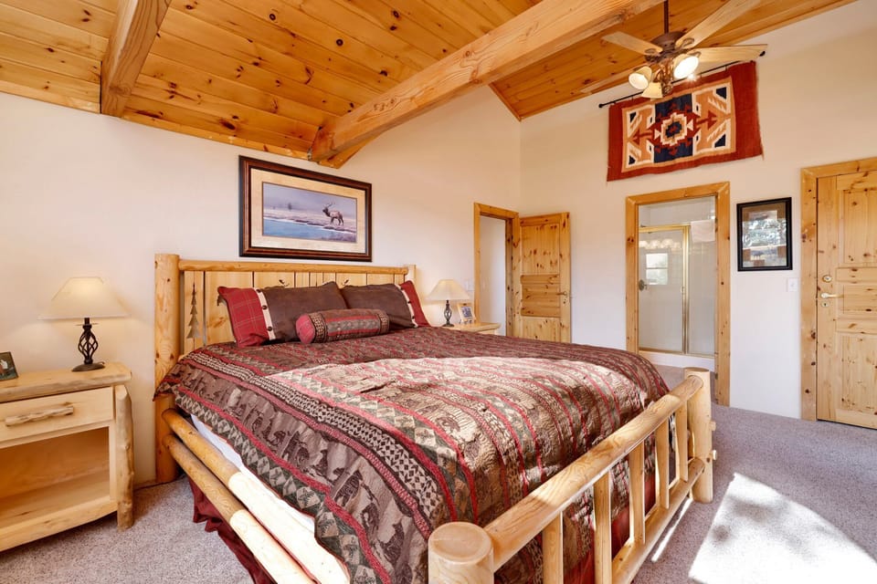 House, Multiple Beds, Hot Tub, Mountain View (589) | 3 bedrooms, individually decorated, individually furnished, bed sheets